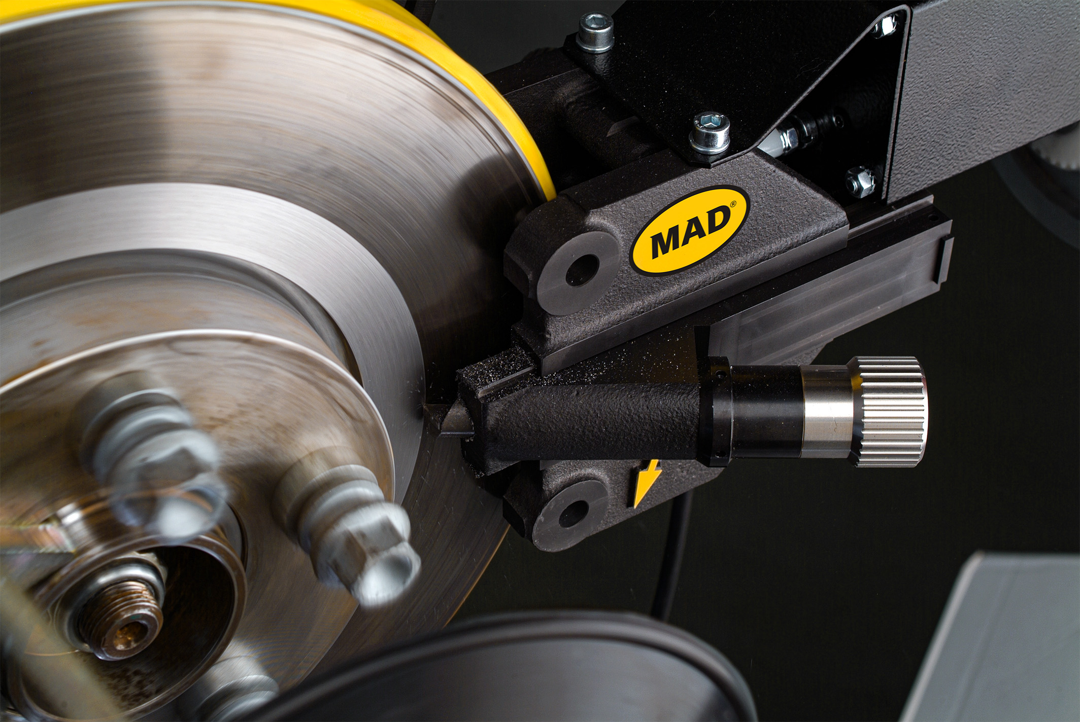 DA-8700 disc lathe cutting close-up